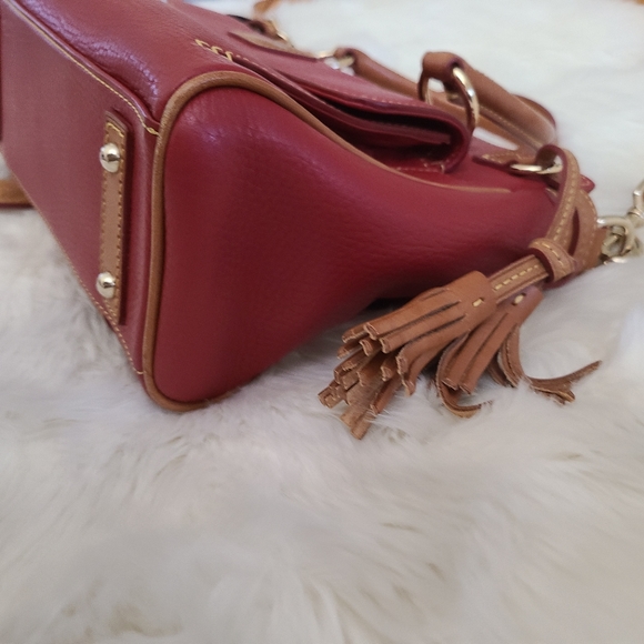 Dooney and Bourke Red bag. - Picture 8 of 8